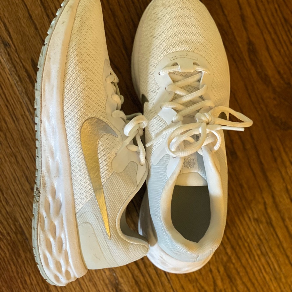 Worn twice!! In amazing shape. Incredibly comfortable.